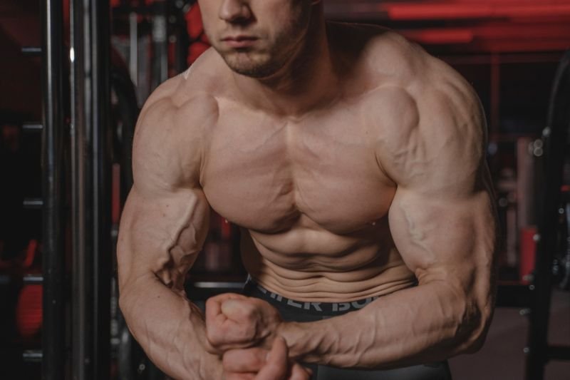 Measuring pure sports supplement powder with exact dosing precision